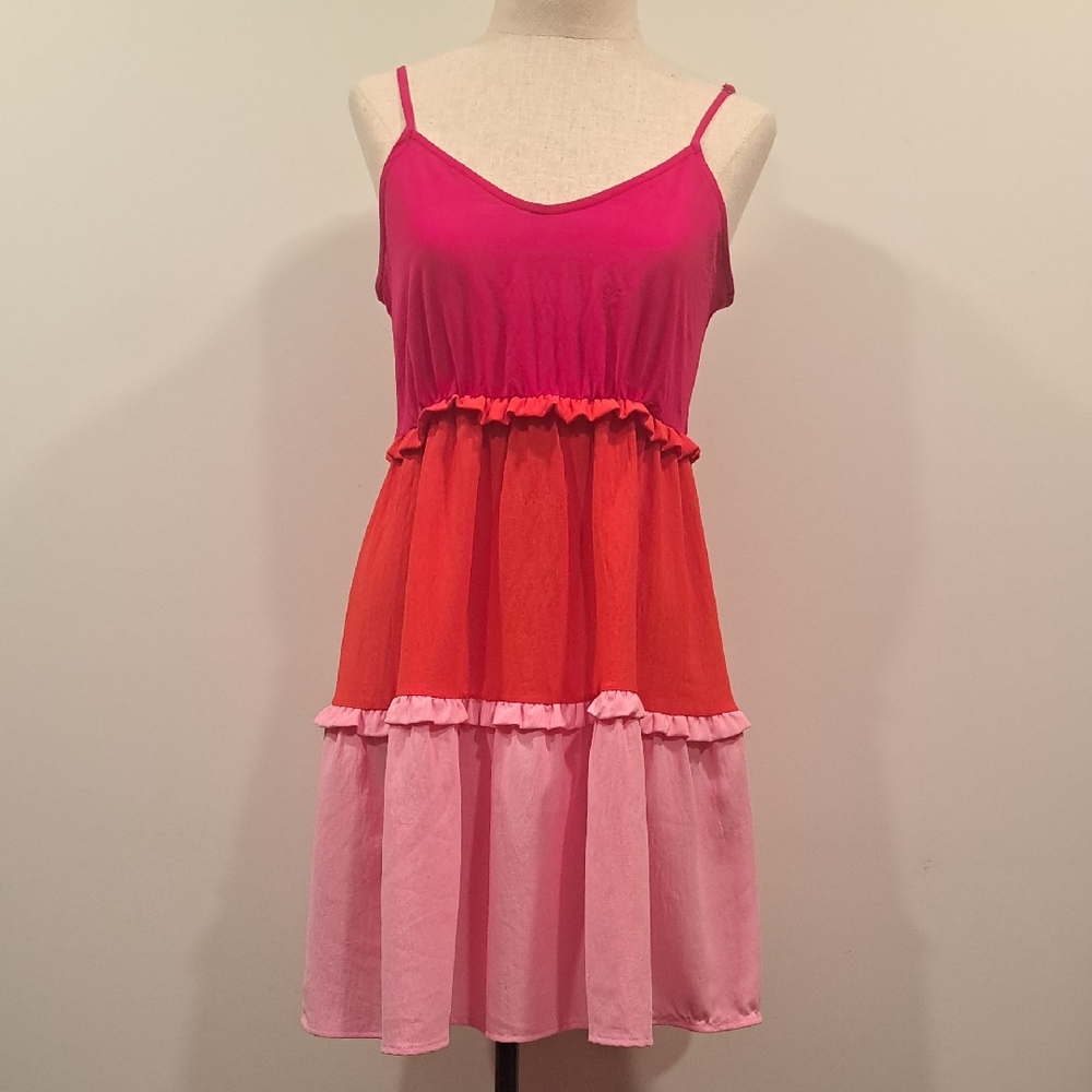 NWOT Sadie & Sage Pink and Orange   Tiered Dress. Sz S